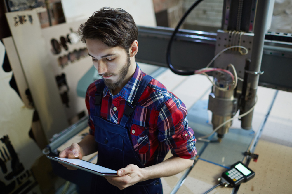 En el ámbito industrial, mantener el funcionamiento óptimo de la maquinaria es crucial para garantizar la eficiencia operativa y la rentabilidad. Dos enfoques comunes para lograrlo son el mantenimiento preventivo y el mantenimiento predictivo.